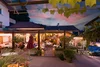 Collective enquiries © Blaue Quelle in Erl - Dabernig Dinner on a lit restaurant terrace with guests at sunset