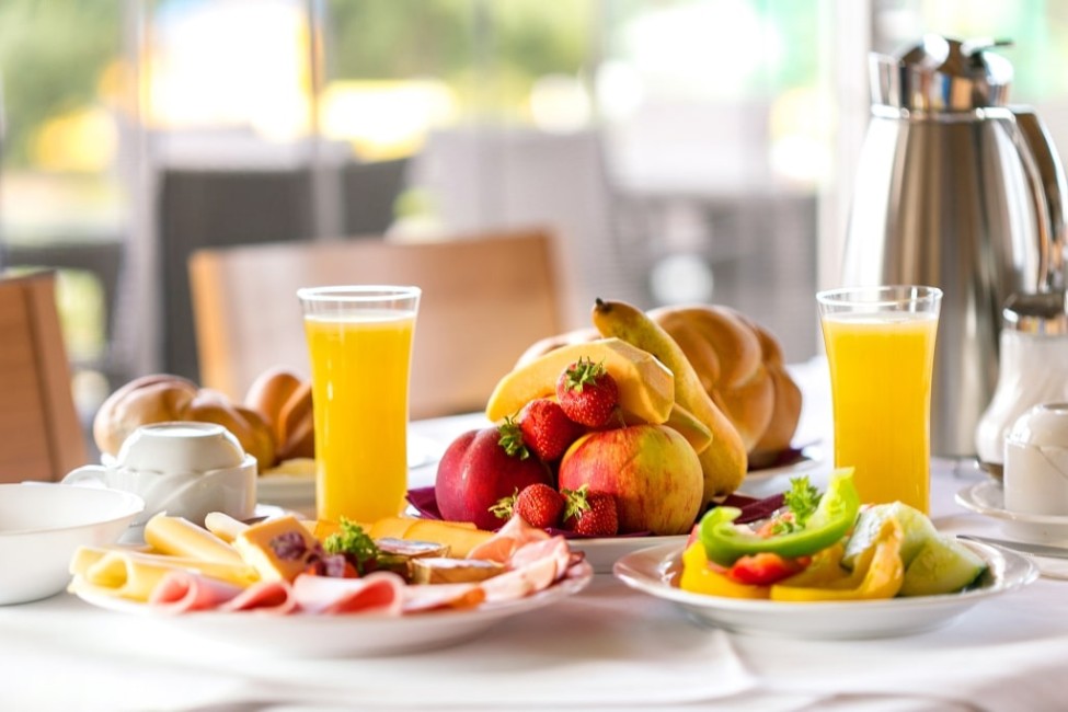 Frühstück im Thermenhotel Vier Jahreszeiten © Kurz Hotels - WebnFoto.com