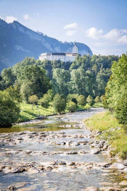 Prien mit Schloss Hohenaschau © Chiemsee-Alpenland Tourismus
