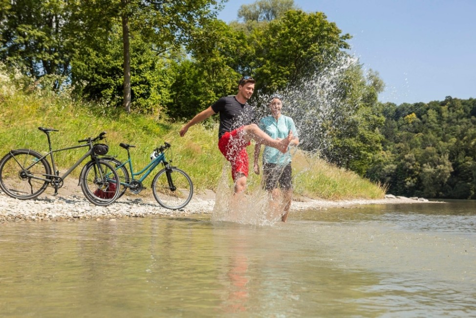 Radfahrer mit Wasserspaß © Velontour