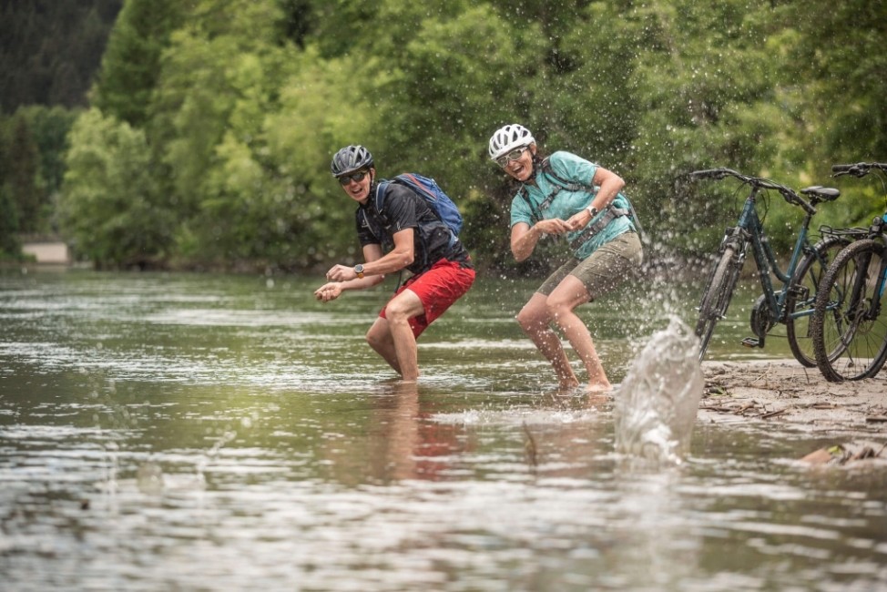 Radfahrer mit Wasserspaß © Velontour