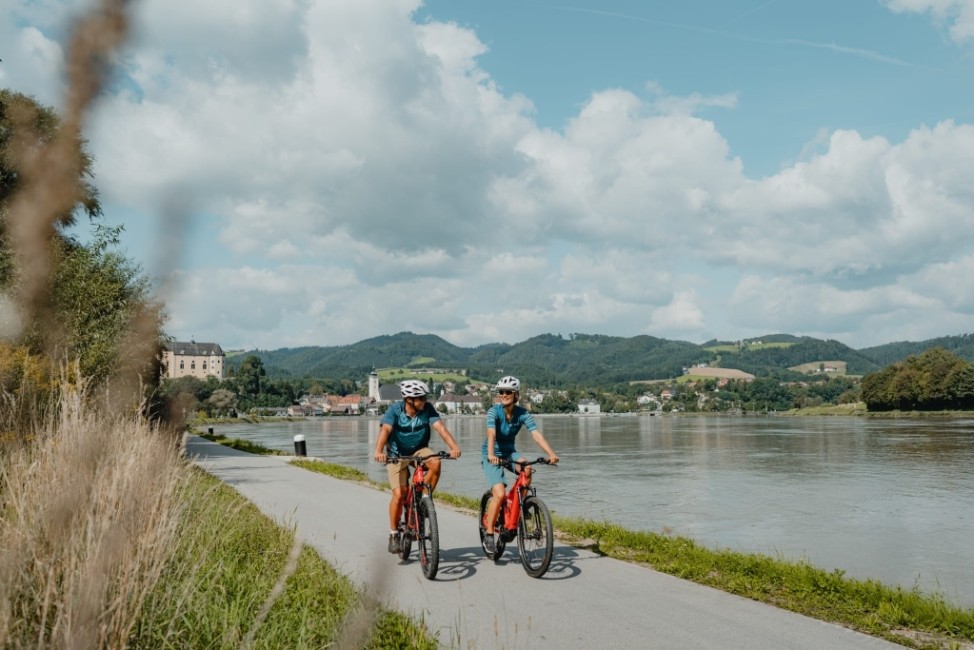 Radtour am Donauradweg Grein © CM Visuals