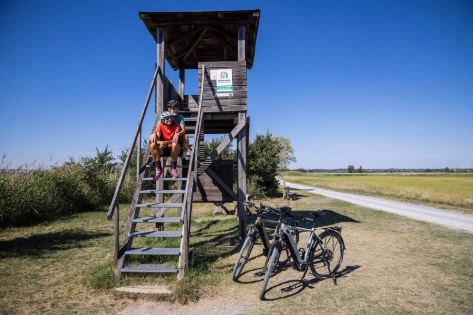 Pause der Radfahrer im Nationalpark Neusiedler See Seewinkel © Velontour