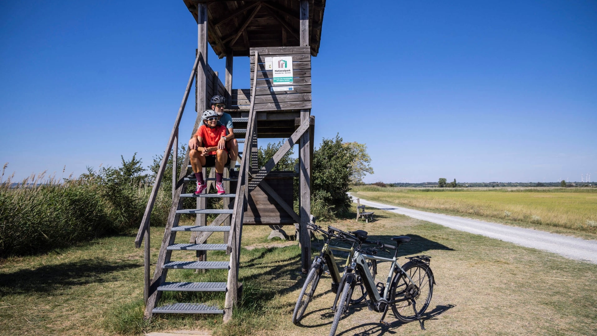 Pause der Radfahrer im Nationalpark Neusiedler See Seewinkel © Velontour